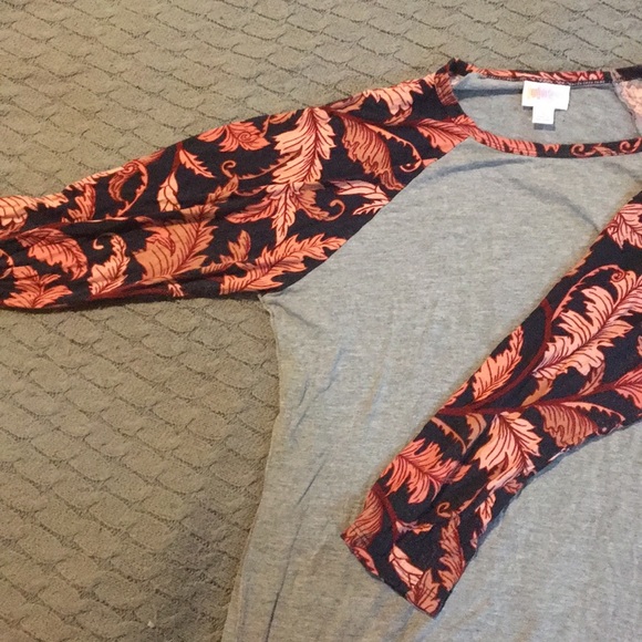 LulaRoe Randy Tee - Picture 2 of 4